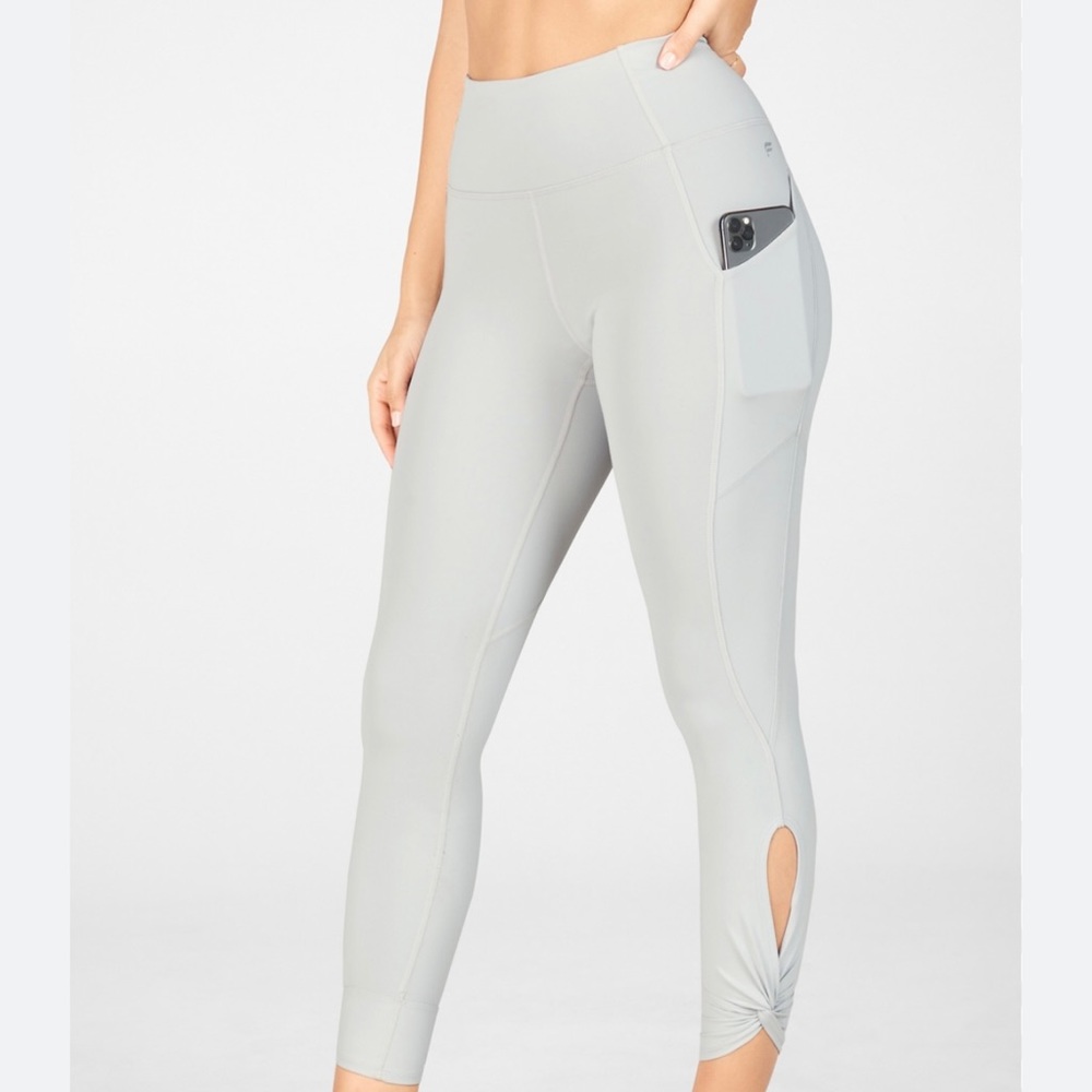 Fabletics Capri length High Rise Oasis Size 4X soft blue - Picture 10 of 11